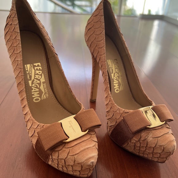 s-l400.jpg NEW SALVATORE FERRAGAMO heels size 6